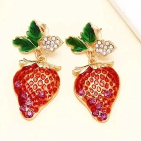 ⭐️❤️ FREE Strawberry Fruit Snack Hipster Rhinestone Modern Drop Berry Earrings - Picture 4 of 4